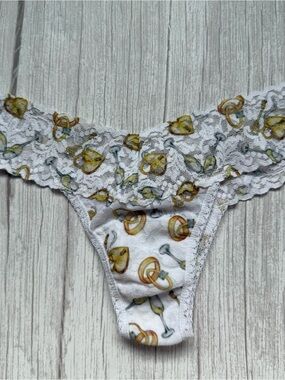 Wedding Signature Lace Low Rise Thong Hanky Panky
